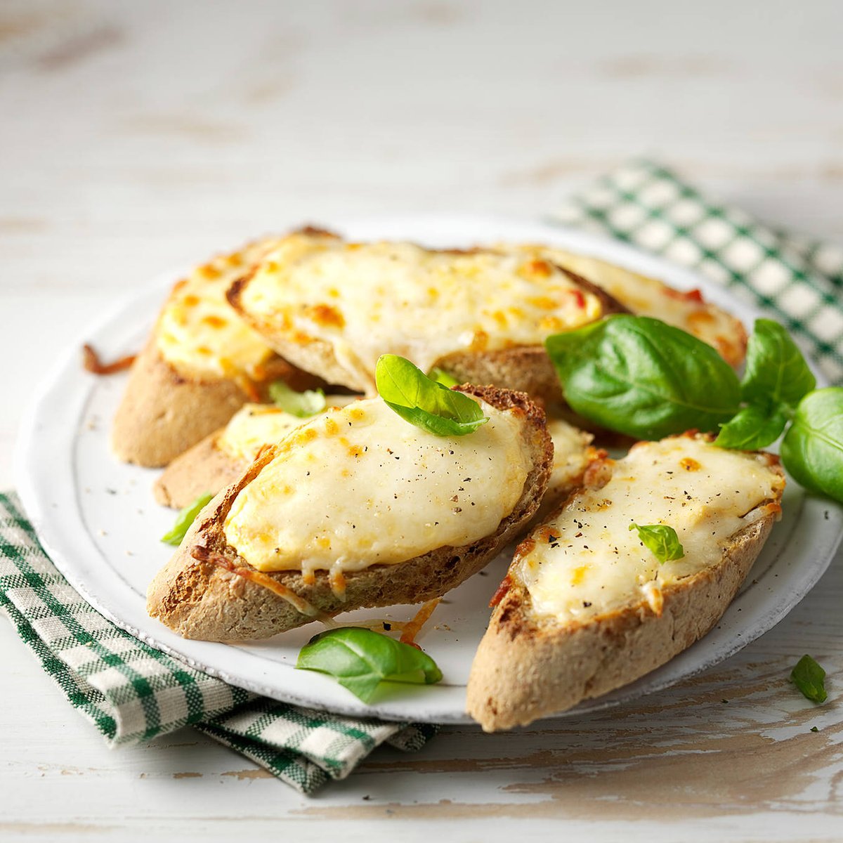 Kahden juuston crostinit