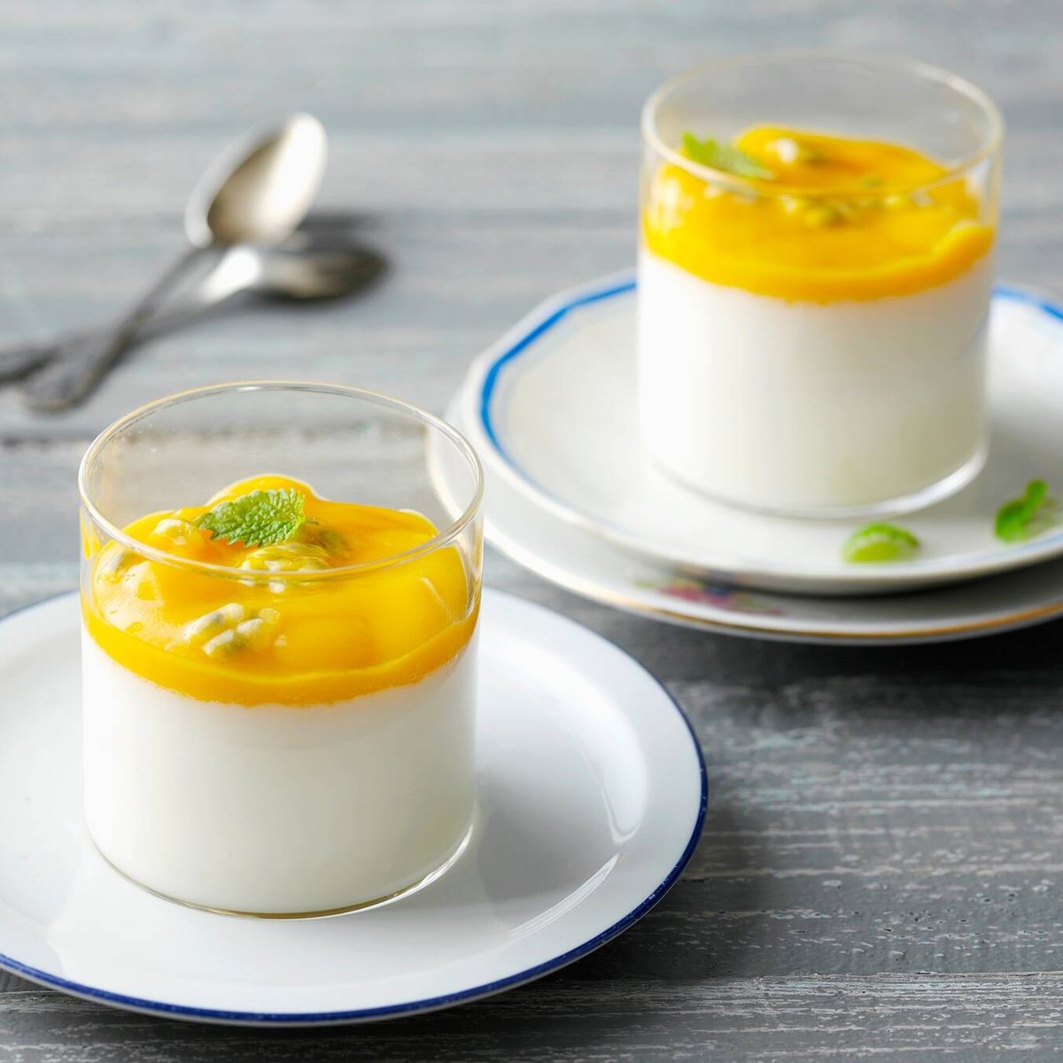 Kookos panna cotta