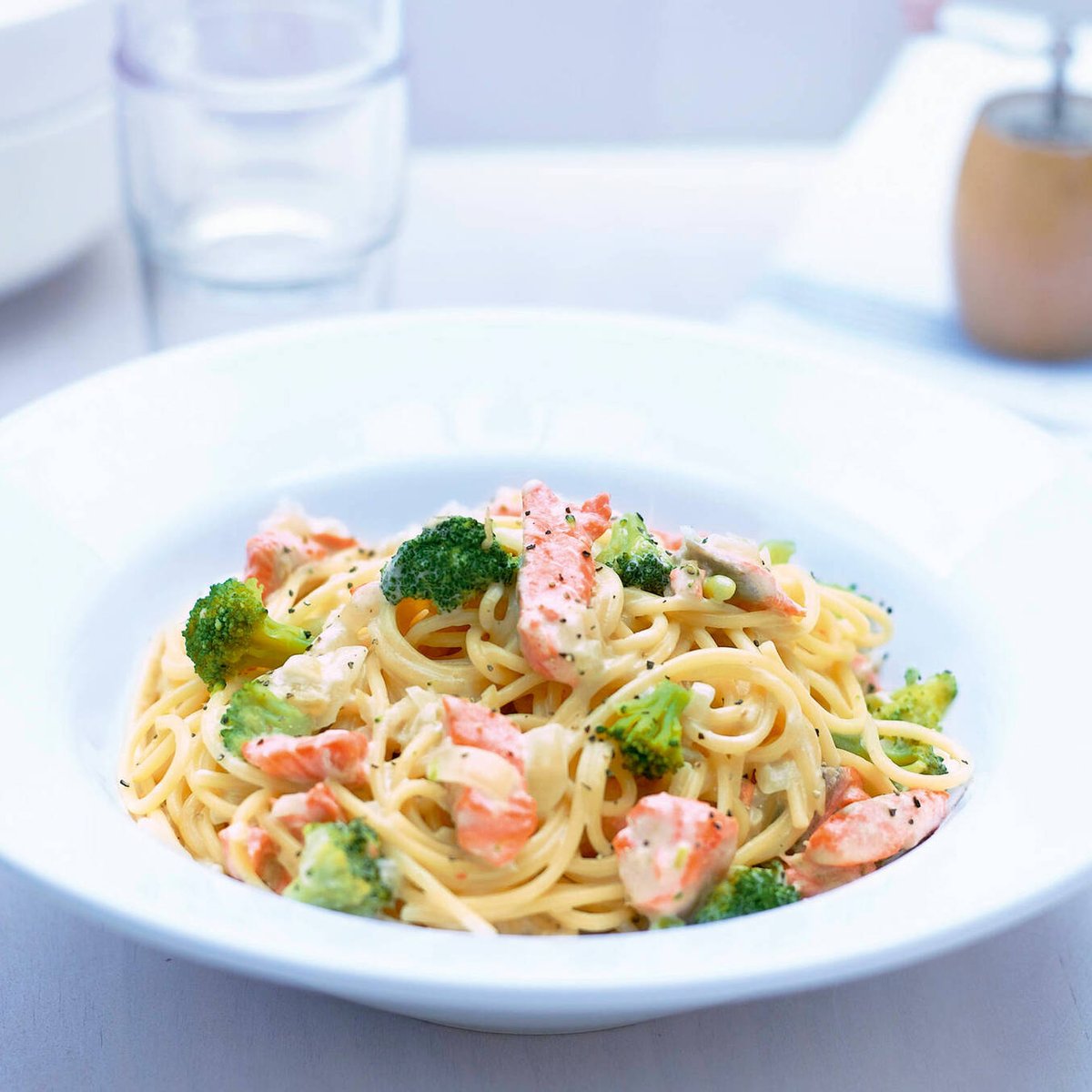 Helppo lohipasta