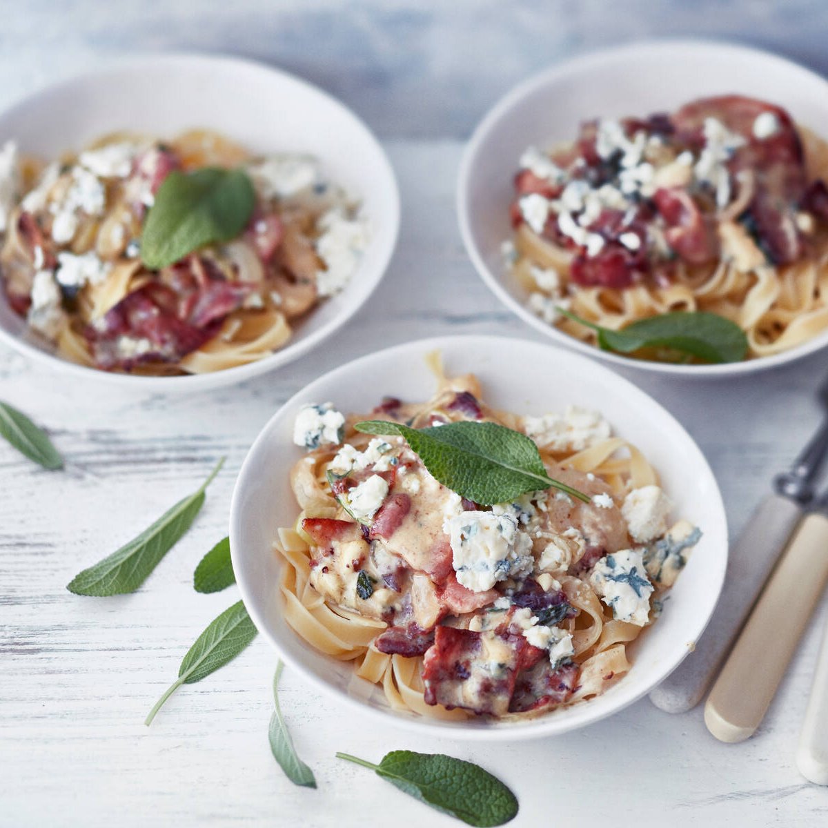 AURA pekonipasta