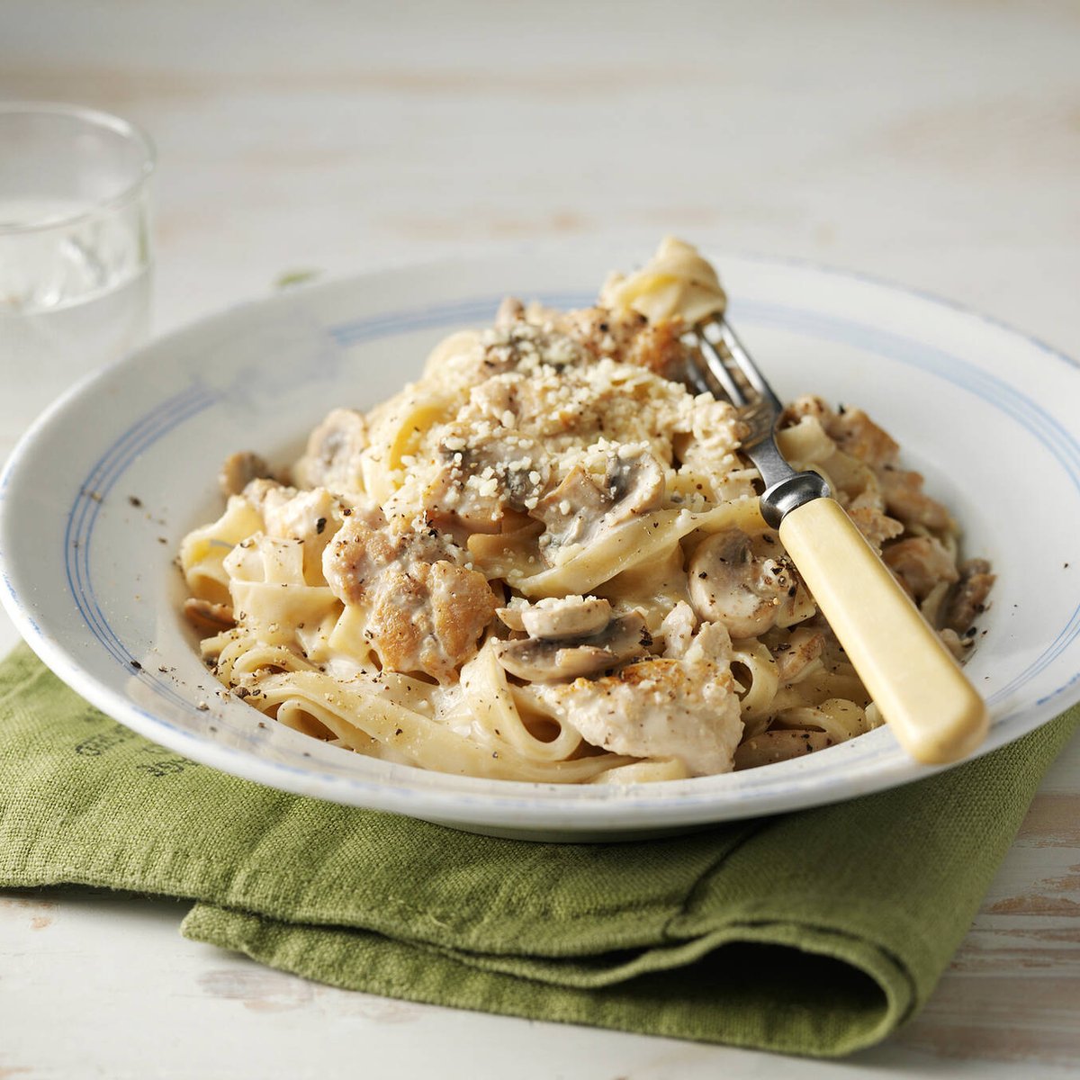 Kolmen juuston broileripasta
