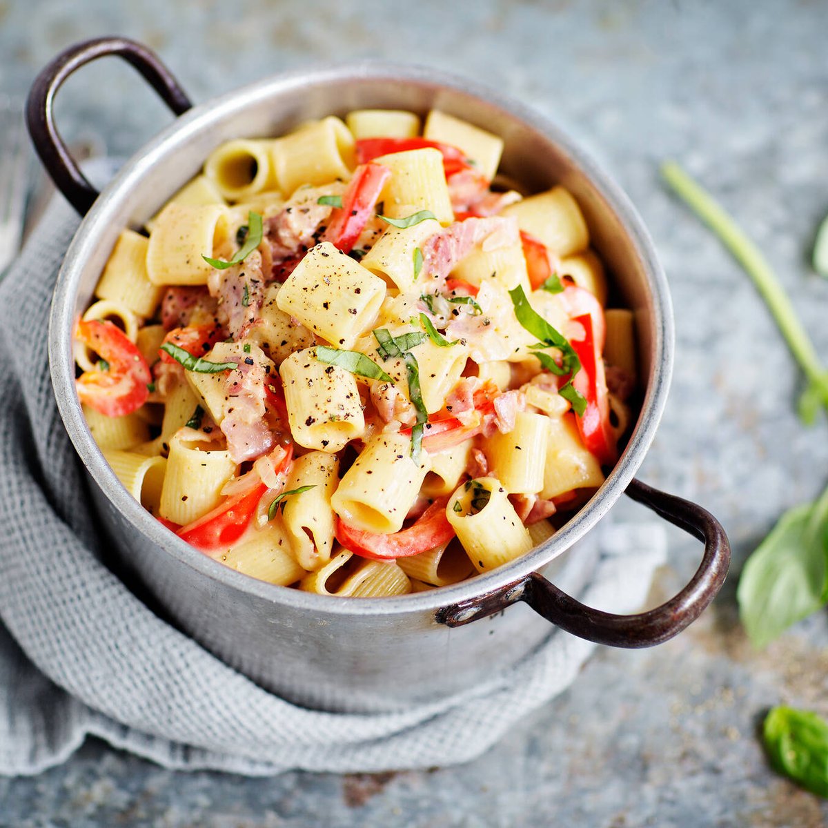 Pekonipasta