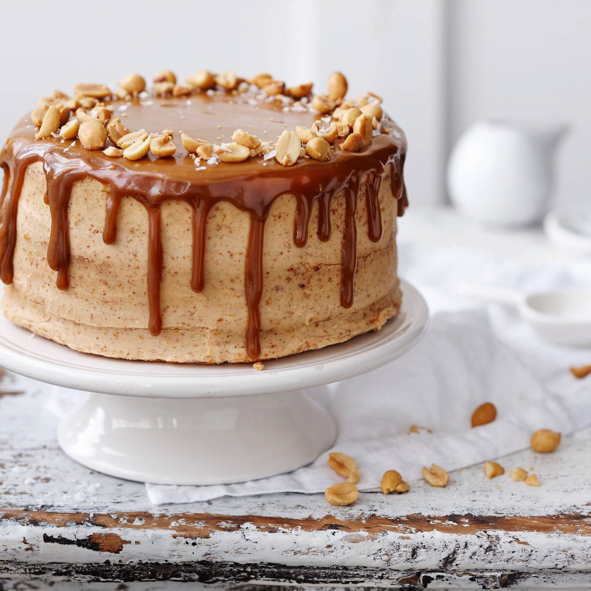 Dripped cake eli Valuva maapähkinä-kinuskikakku