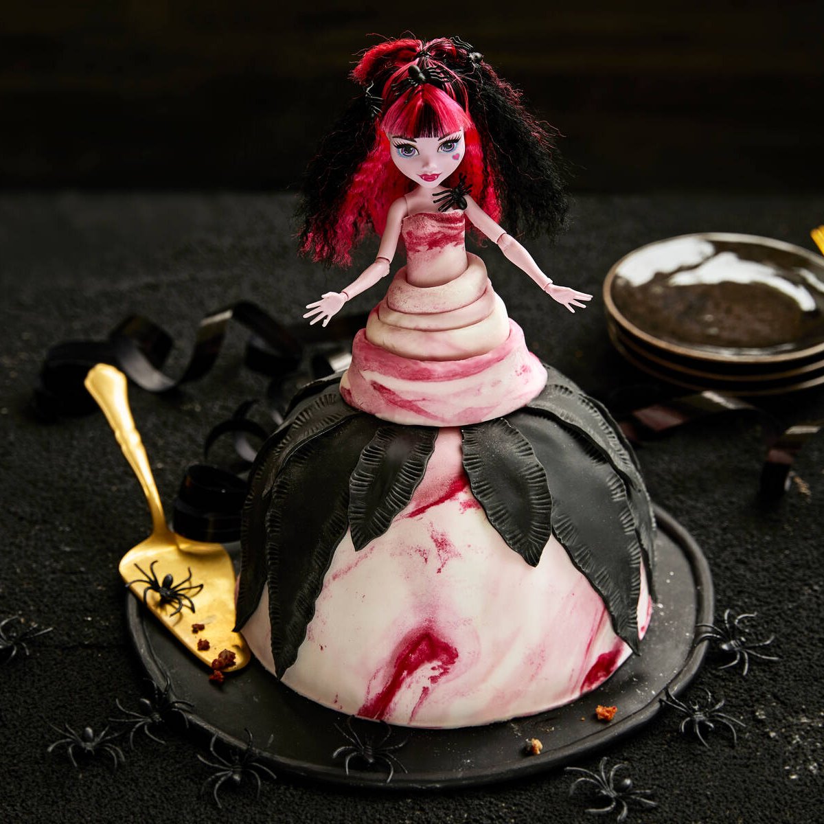 Halloween nukkekakku