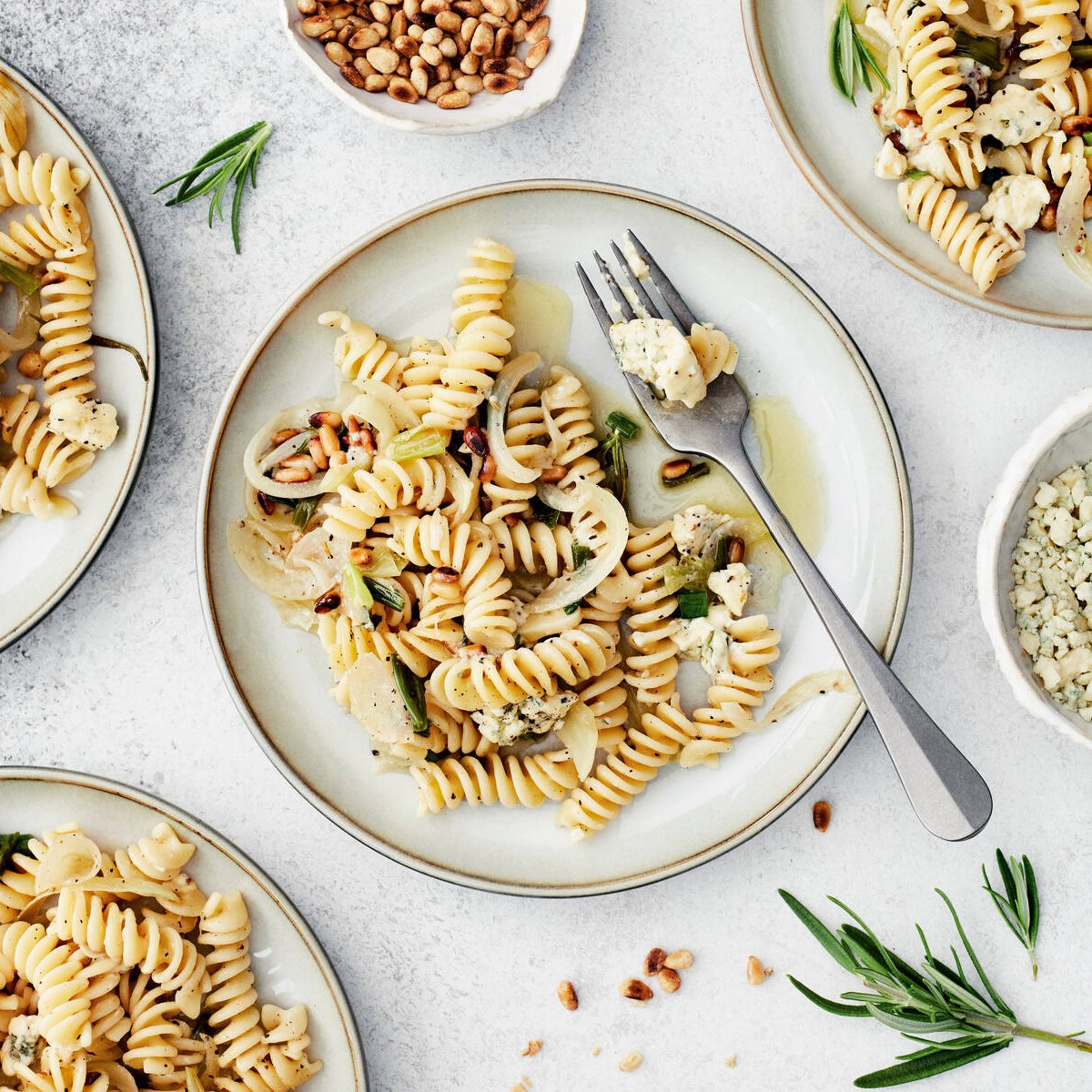 AURA sipulipasta