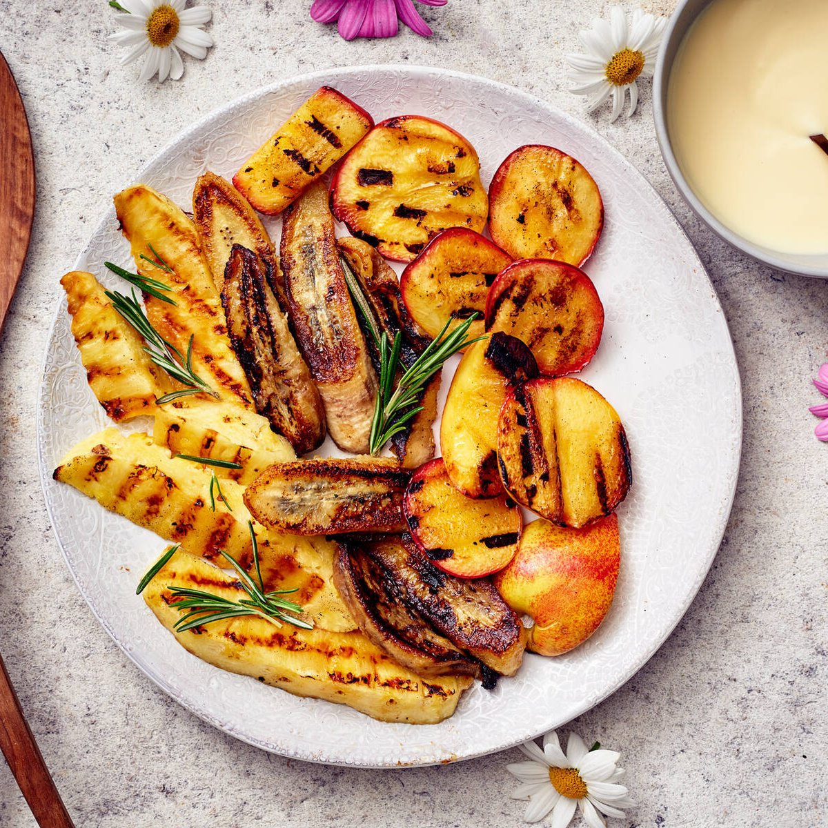 Grillattu hedelmäsalaatti