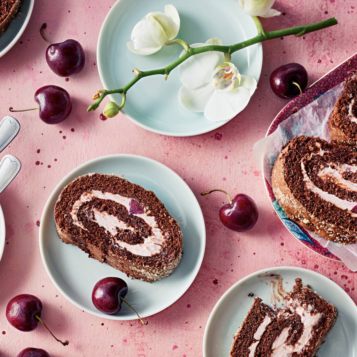 Pähkinäsuklainen kirsikkakääretorttu