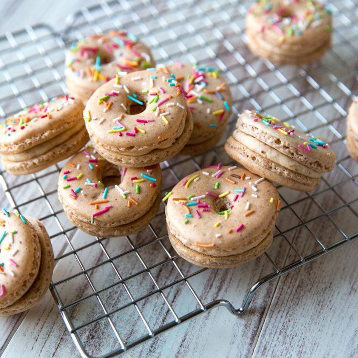 Kinuskikissan donitsi-macaronit