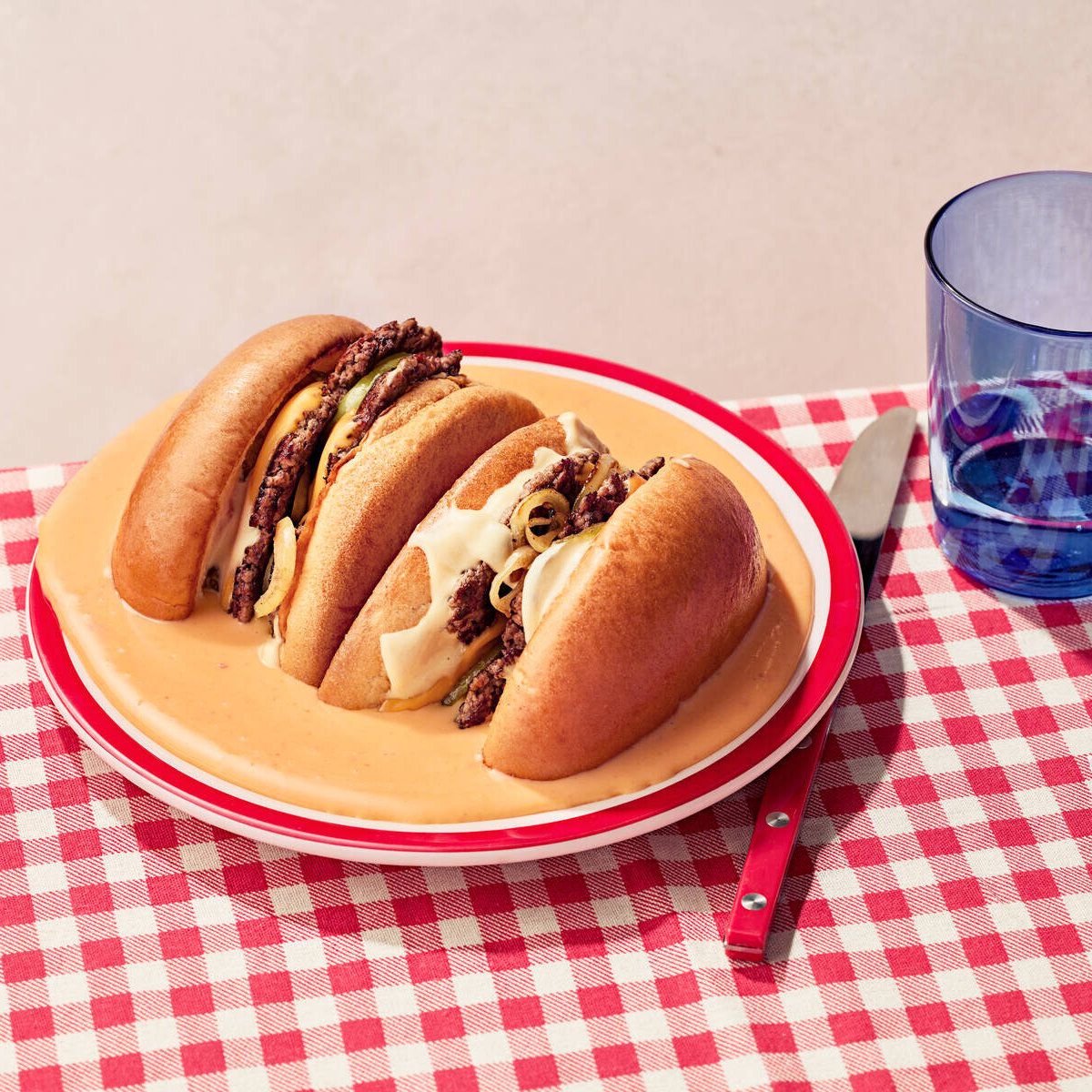 Smash Burger juustokastikkeella