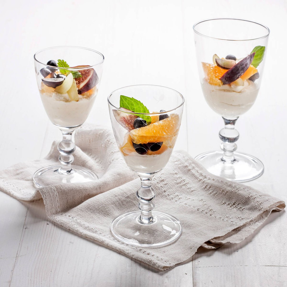 Valkosuklaa hedelmämousse