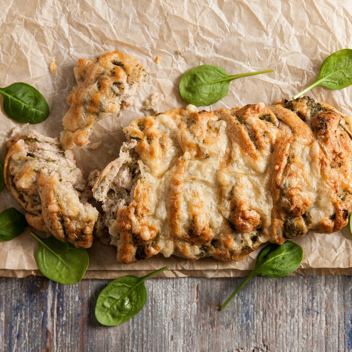 Pinaatti-juustonyhtöleipä