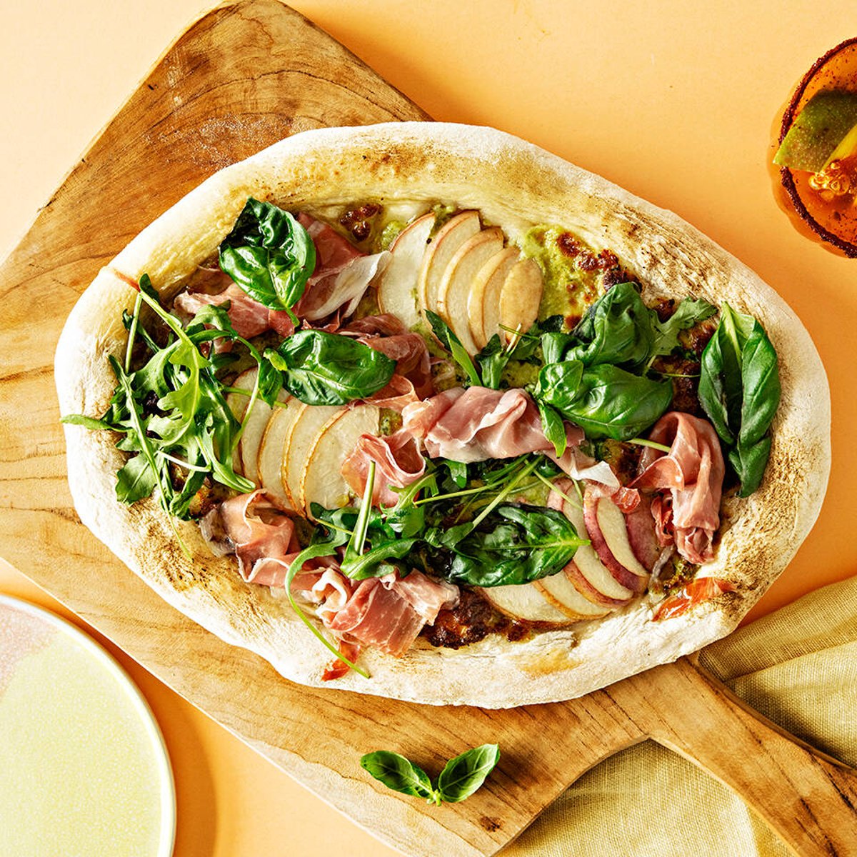 Persikka-mozzarellapizza
