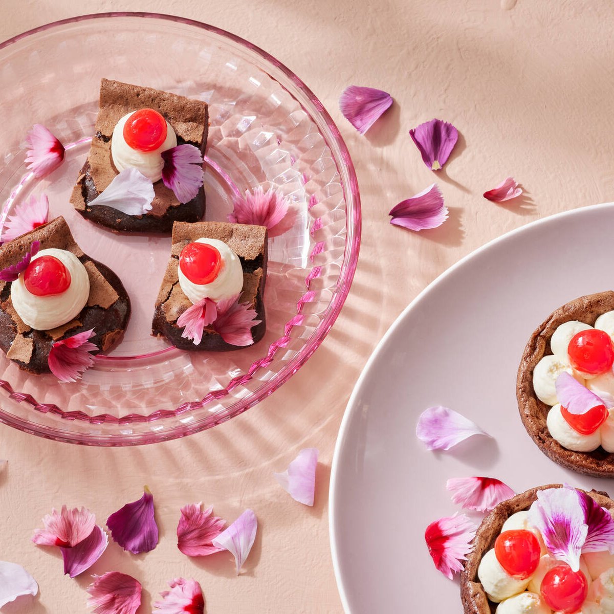 Mudcake mascarponella ja kirsikoilla