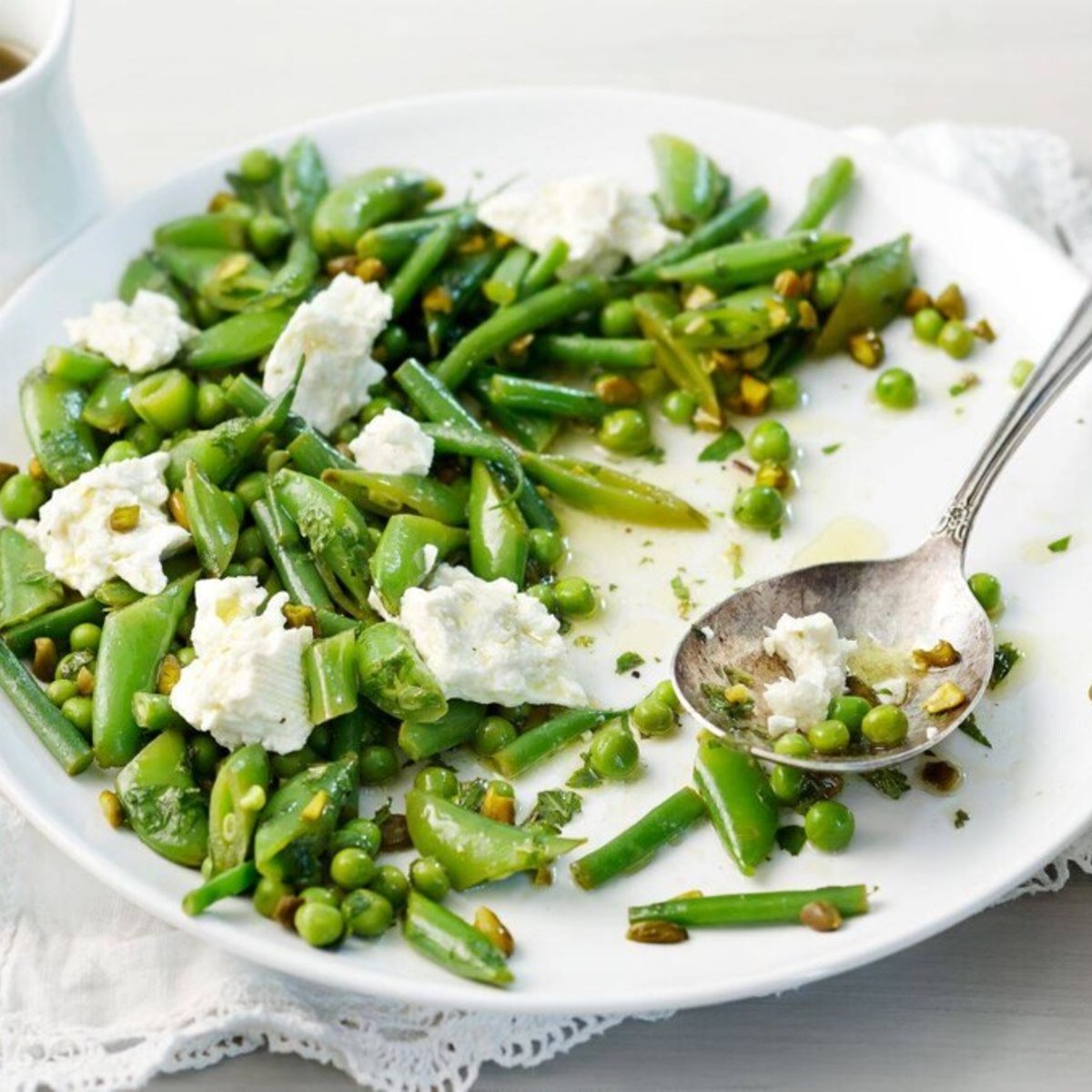 Vårlig ärtsallad med mynta