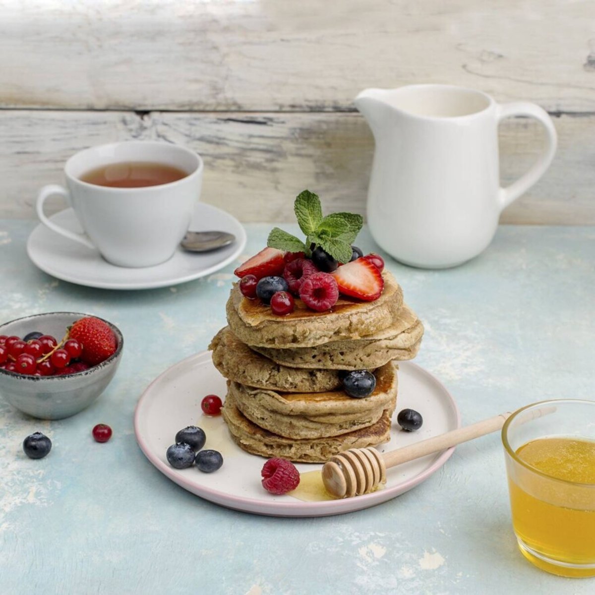 Bananpannkakor med choklad och bär