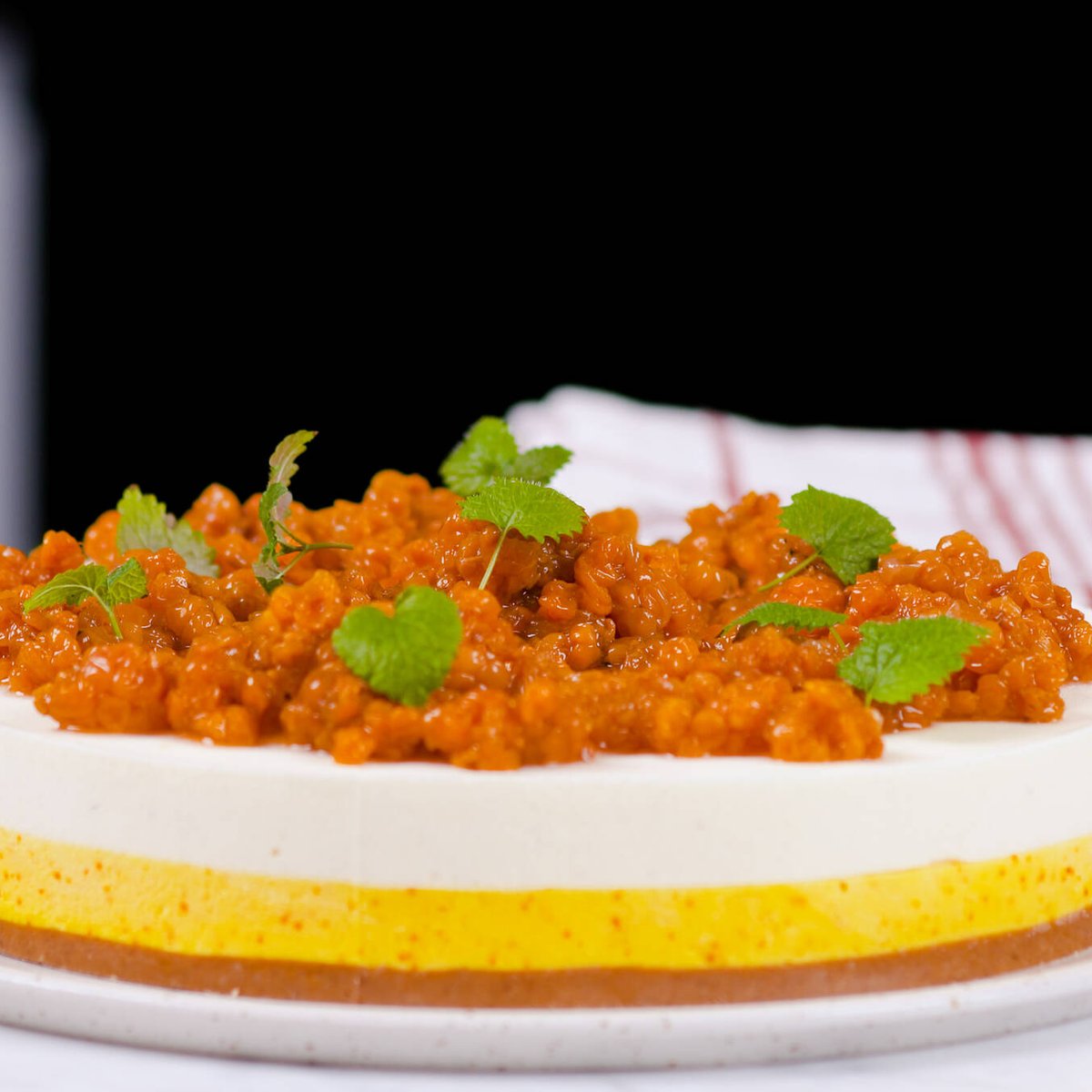 Frusen saffranscheesecake med hjortron