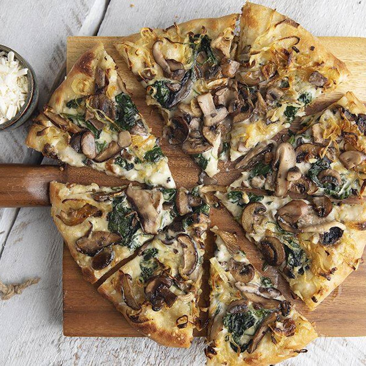 Pizza bianco med svamp och grönkål