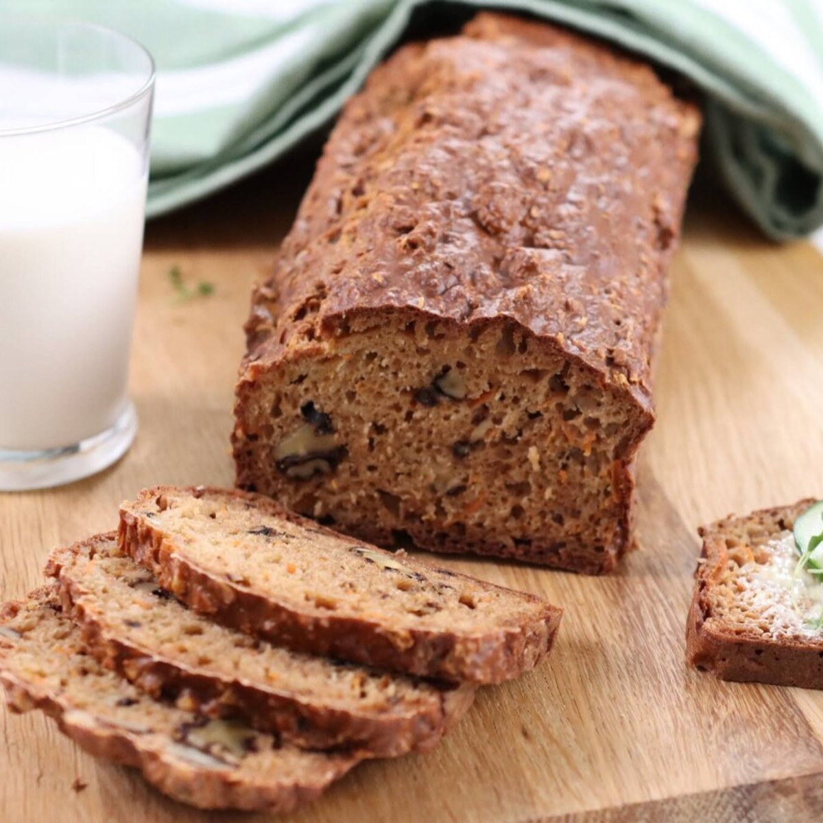 Yoghurtbröd med havre och nötter