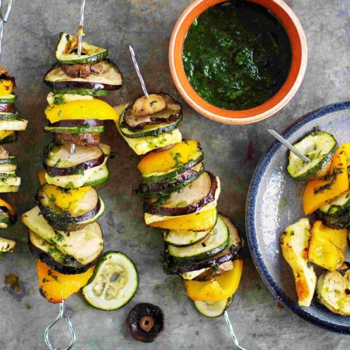 Grillat halloumi- och grönsaksspett
