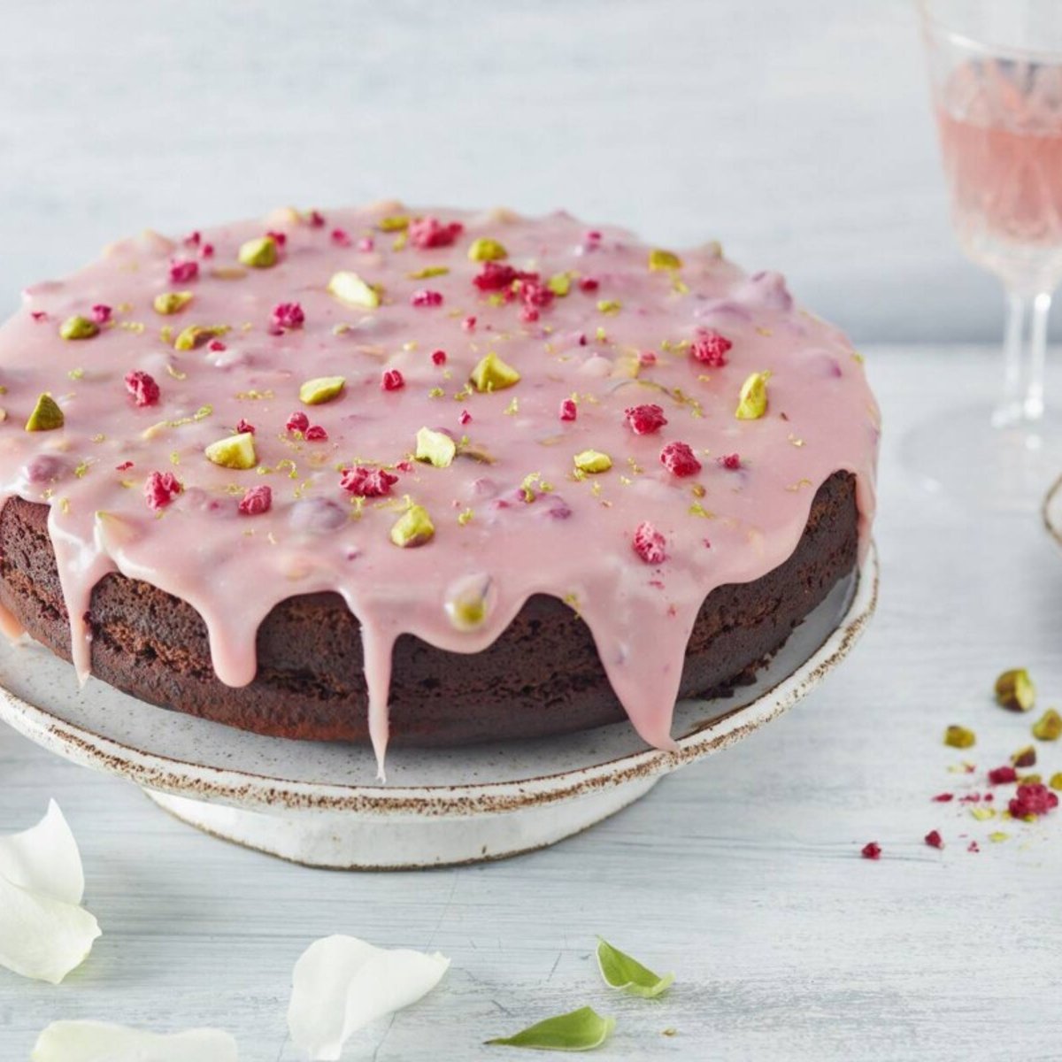 Rosa kokos- och browniekaka