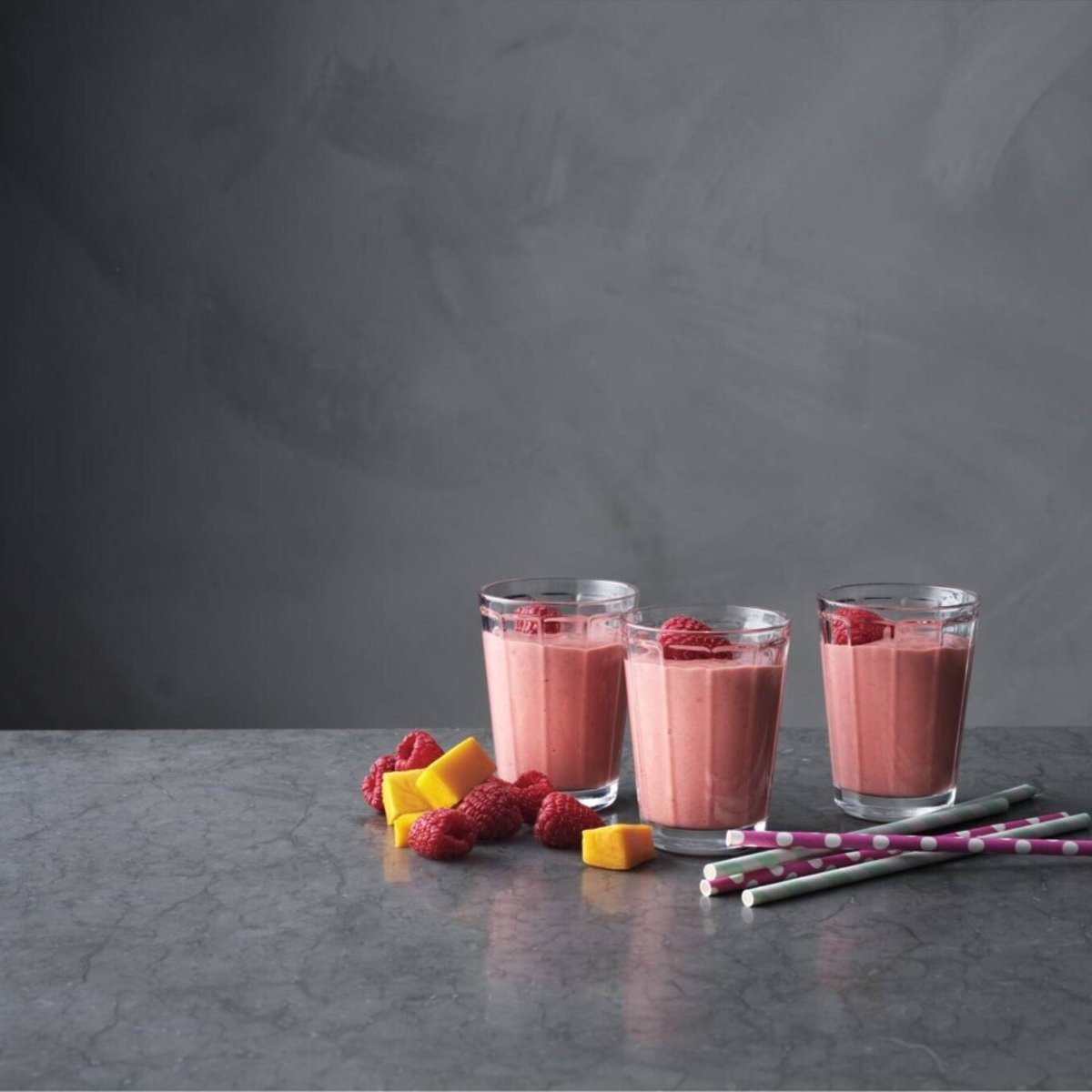 Hallon- och mangosmoothie