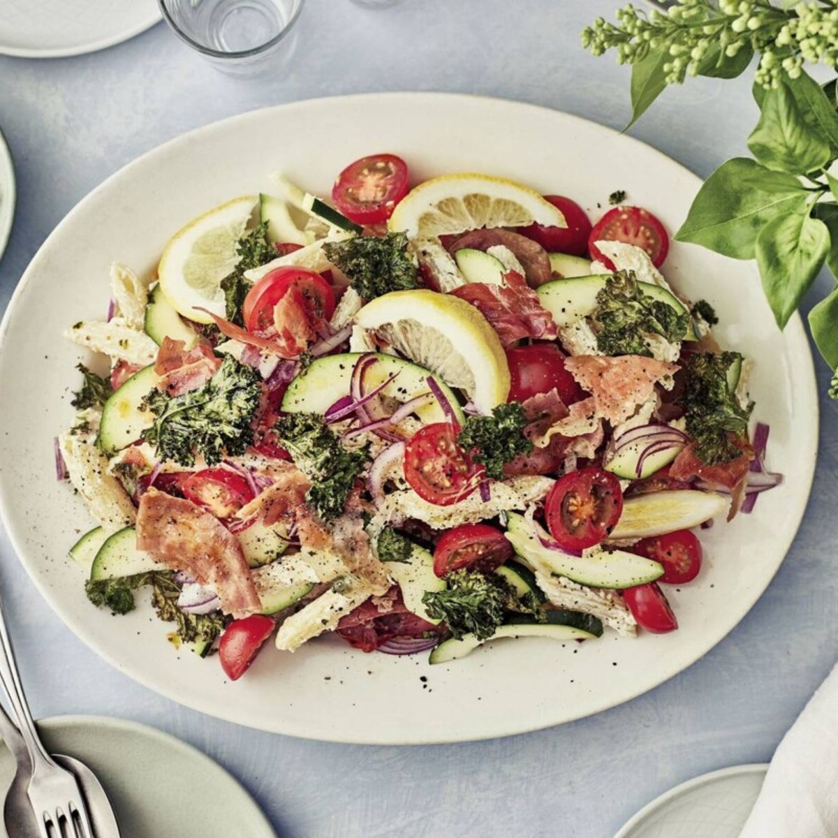 Pastasallad med lufttorkad skinka