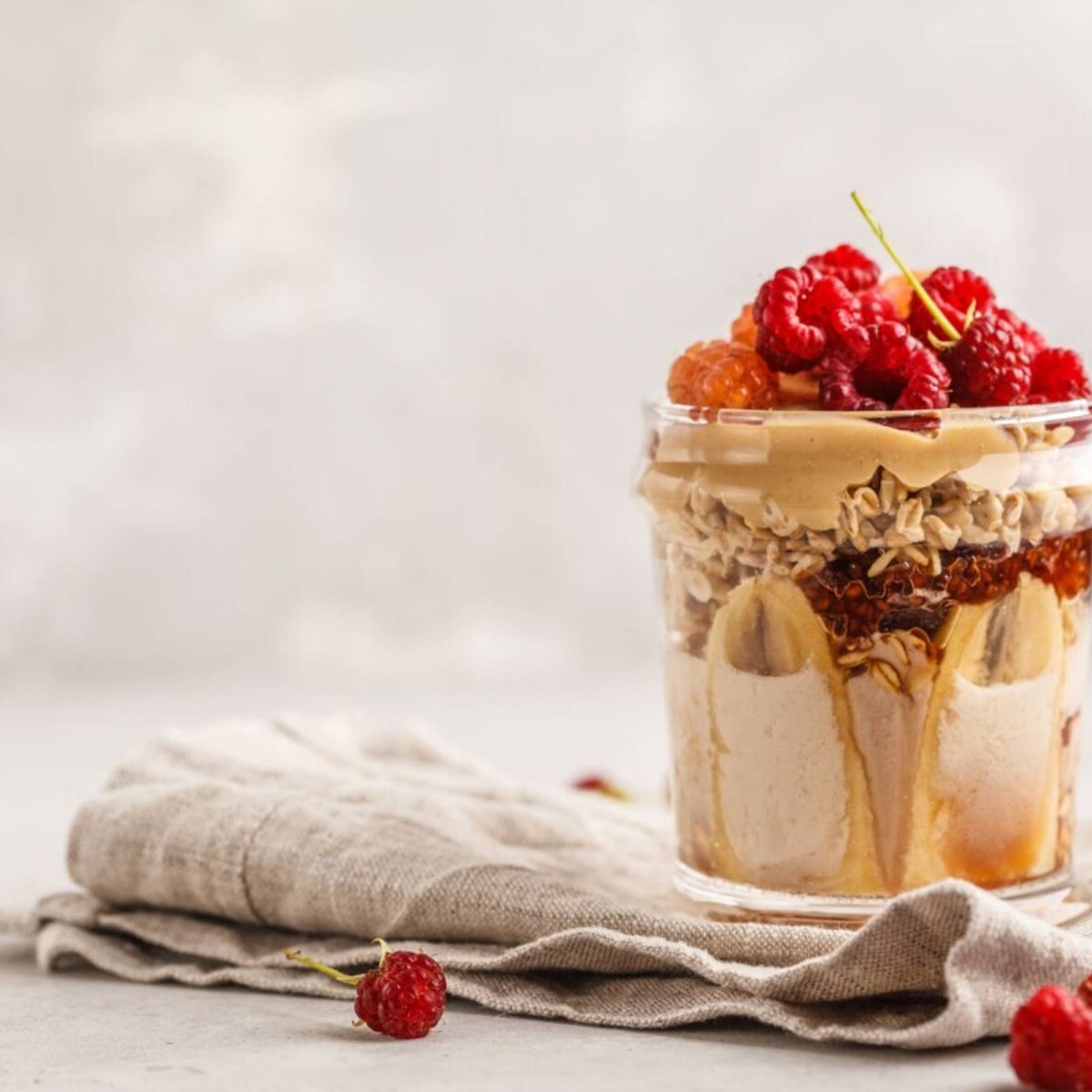 Overnight oats med jordnötssmör och proteinpudding