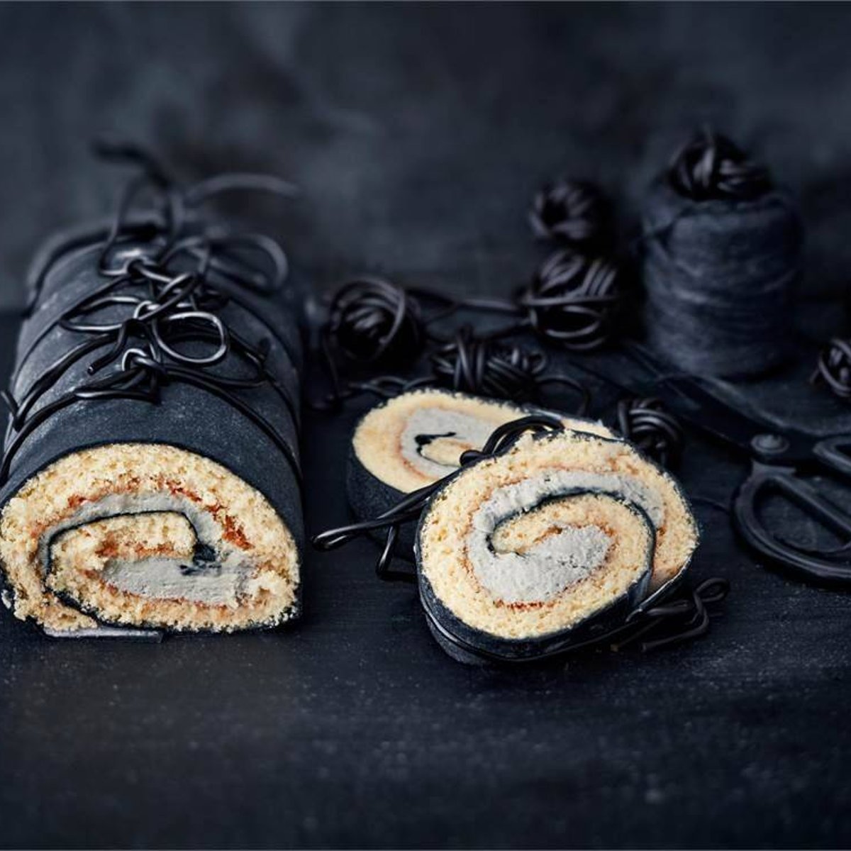 Lakritsrulltårta med citron