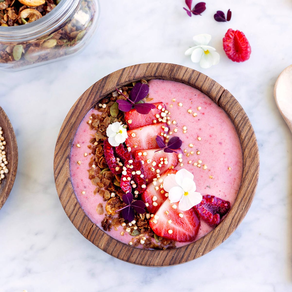 Smoothiebowl med jordgubbar