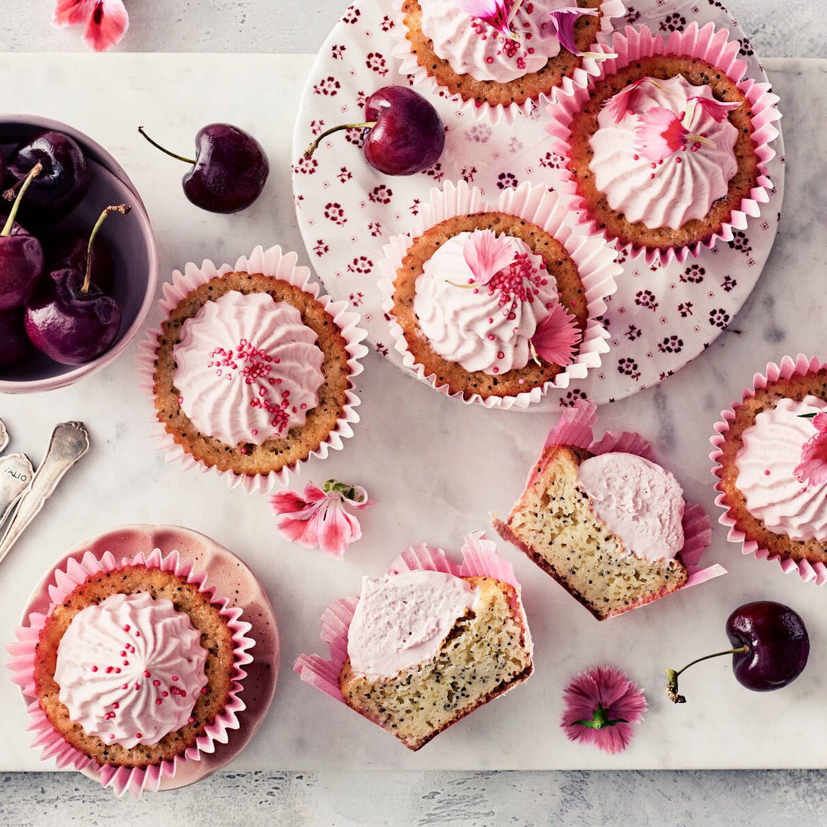 Muffins med körsbärsfrosting