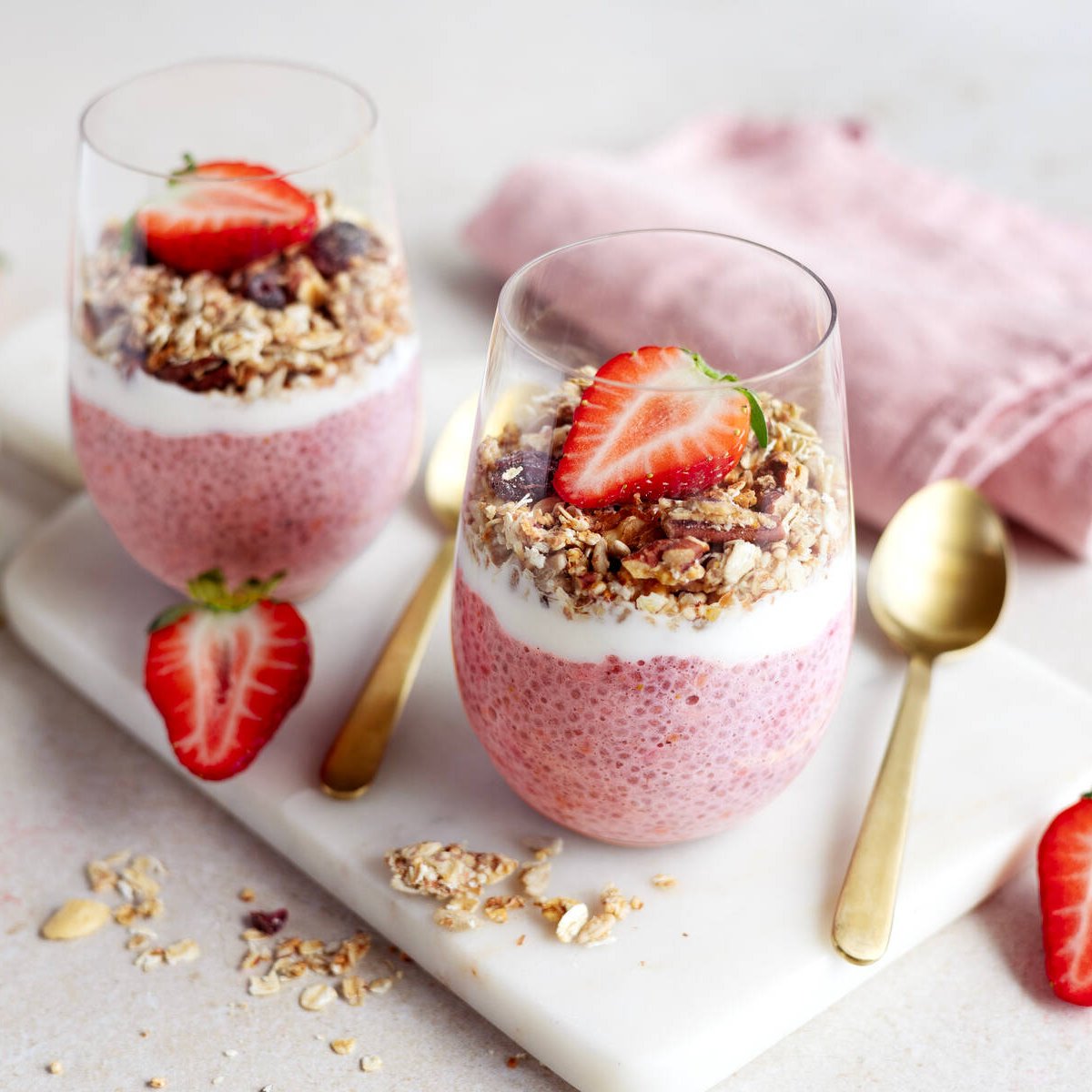 Chiapudding med jordgubbar