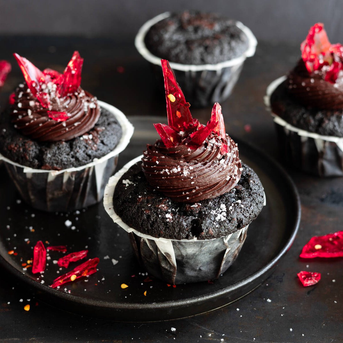 Chokladcupcake med chokladganache och sockerdekor