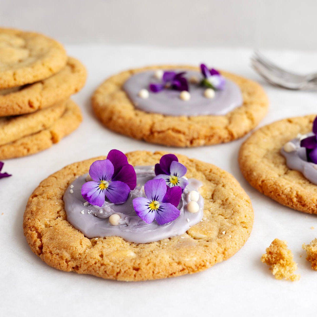 Cookies med violfrosting