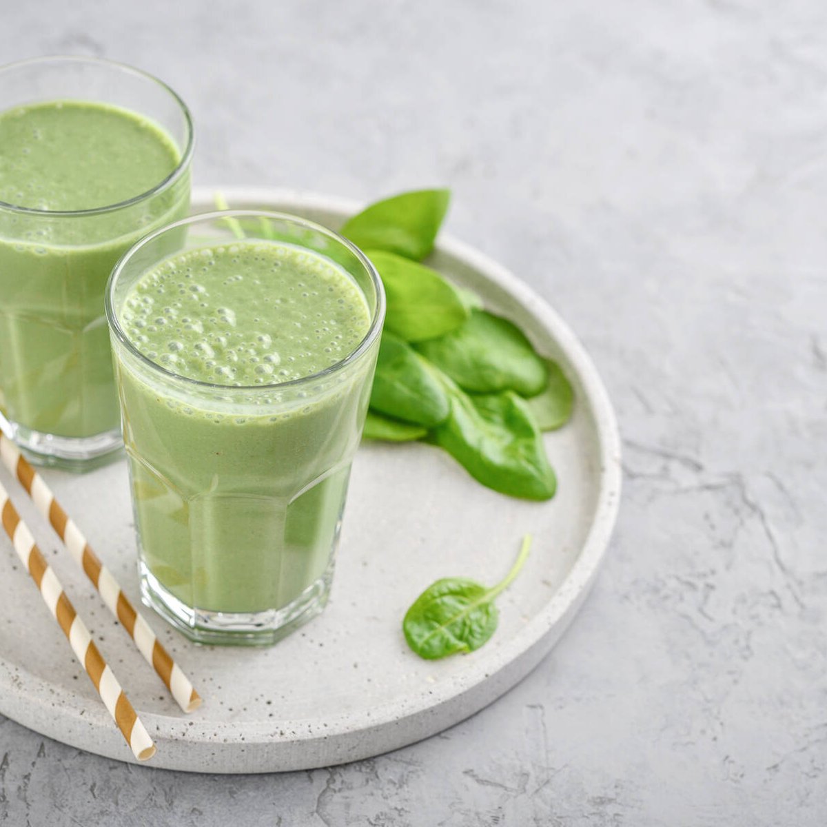 Grön smoothie med mango och ingefära