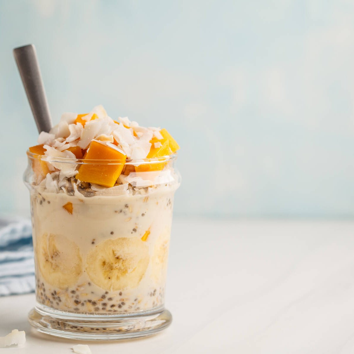 Overnight oats med mango och kokos
