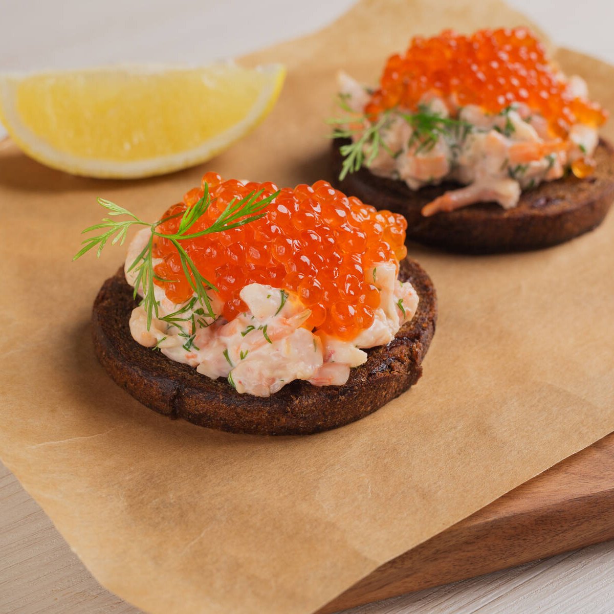 Snittar med skagenröra och löjrom