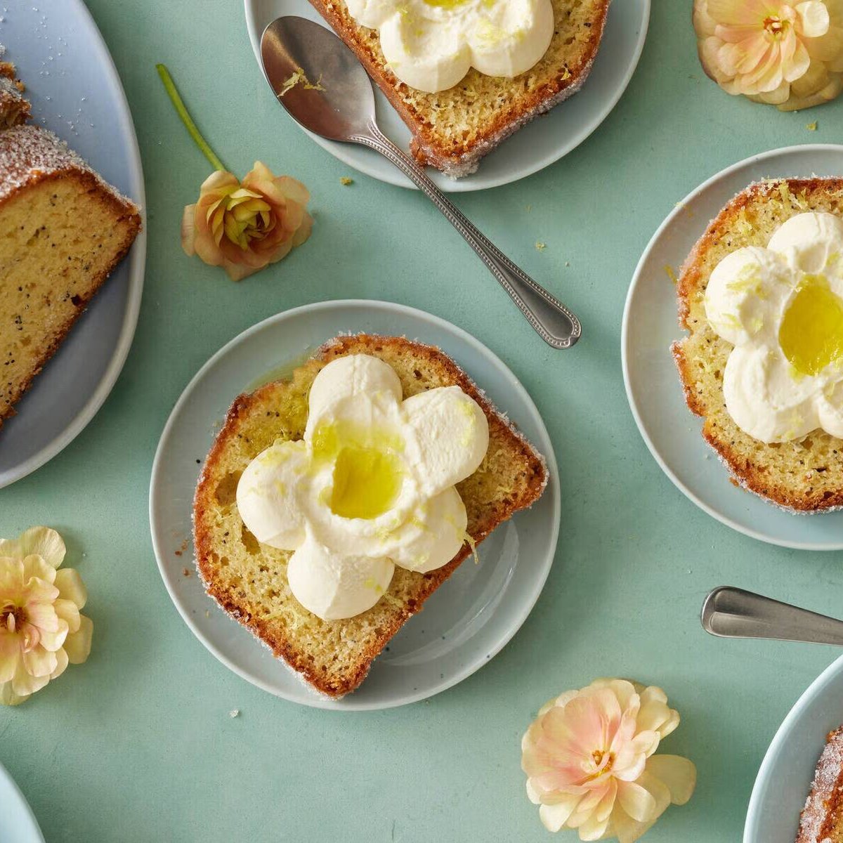 Citron- och olivkaka med fluffig citronkräm