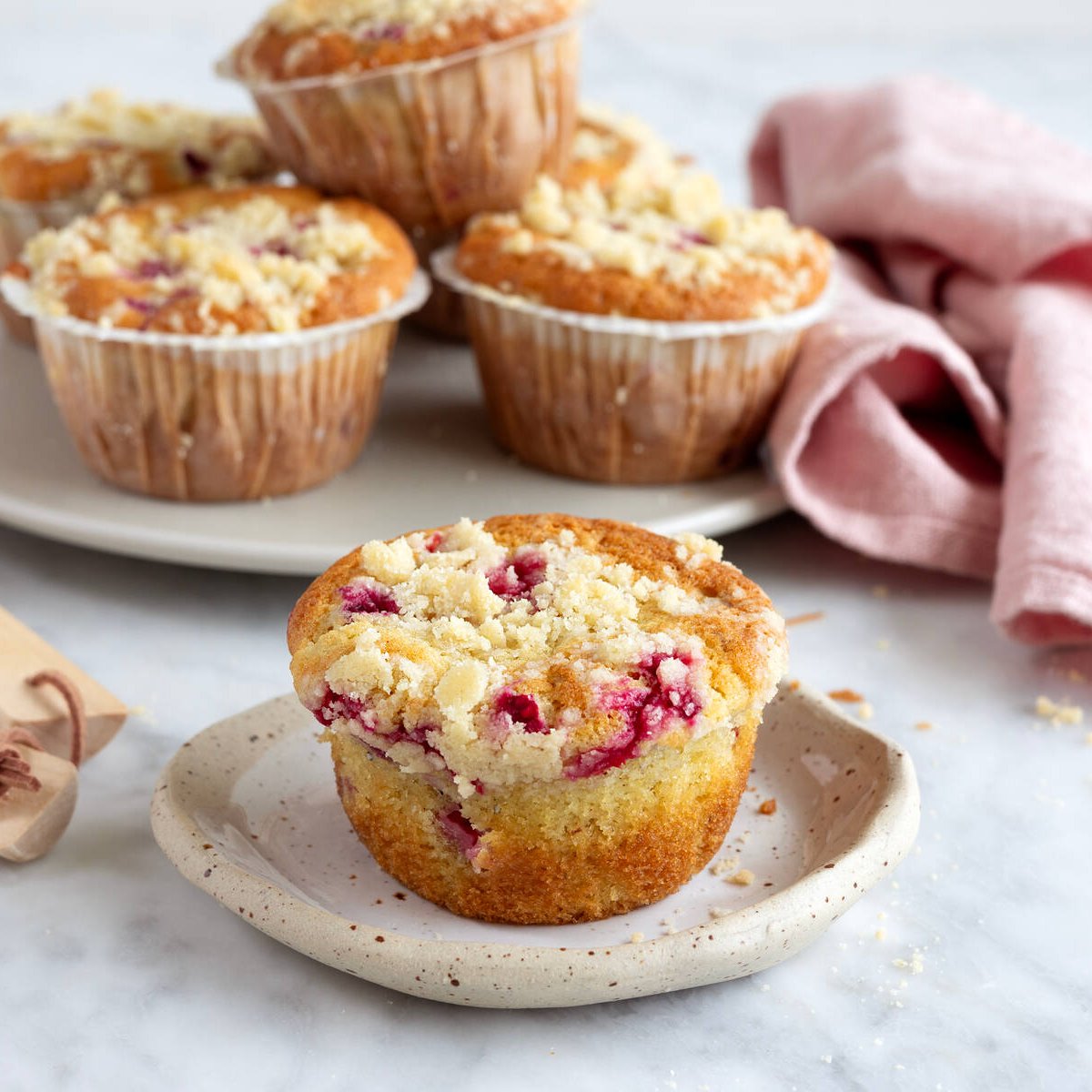 Hallonmuffins med crumble