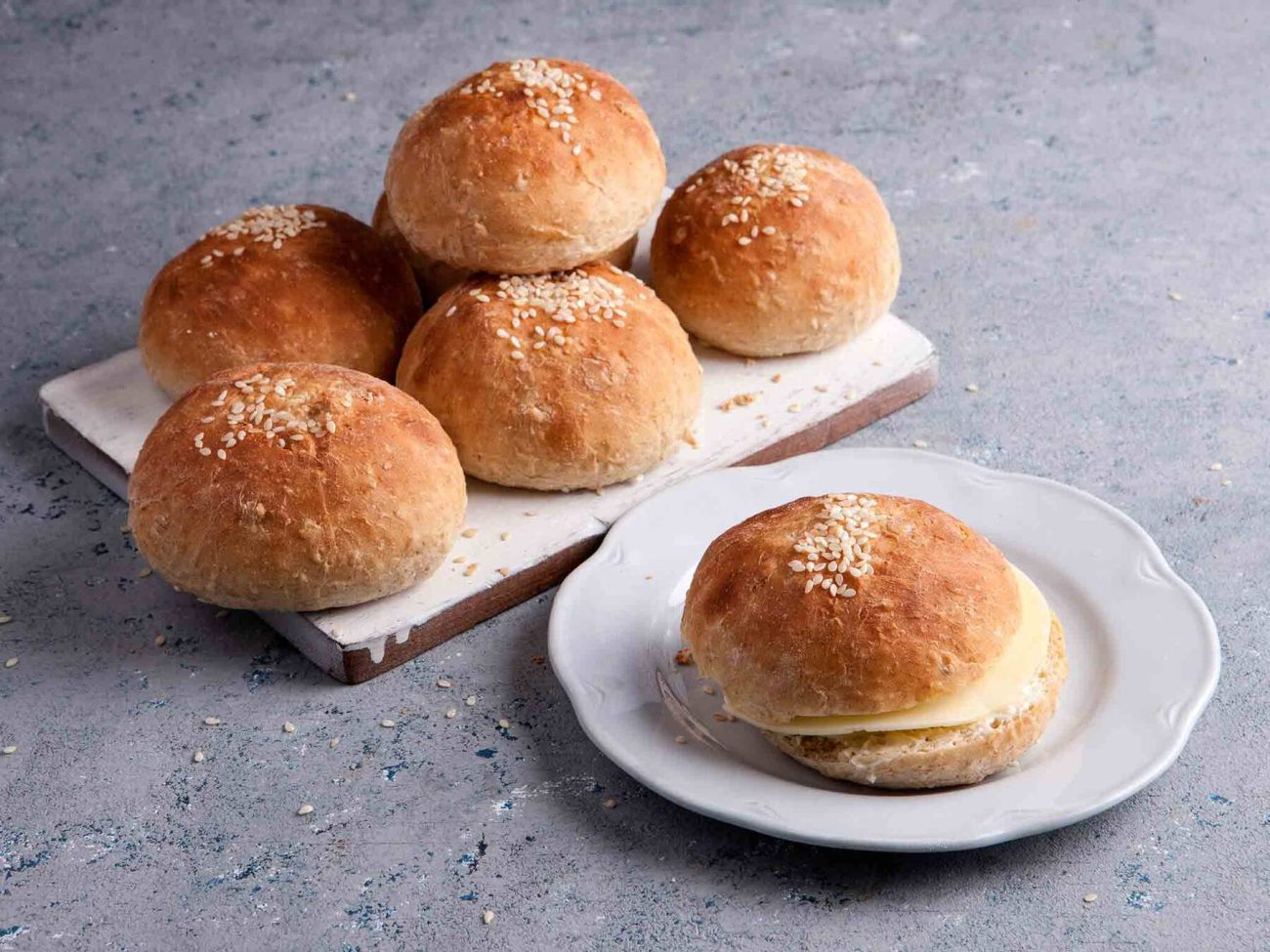 Rouheiset sämpylät maitojauheesta