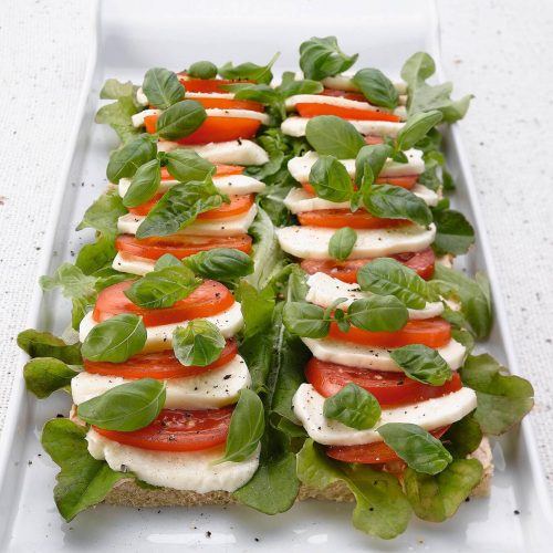 Tomaatti-mozzarellatorttu