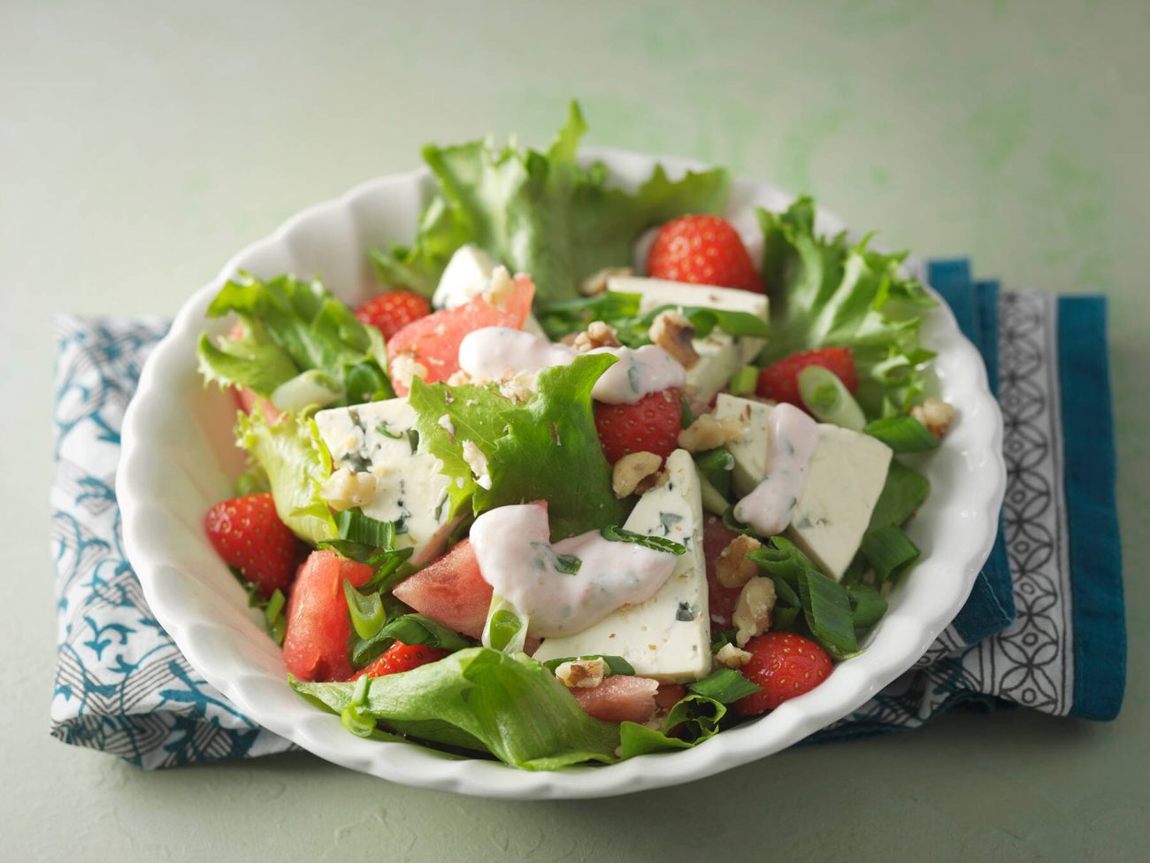 Syntisen hyvä AURA salaatti