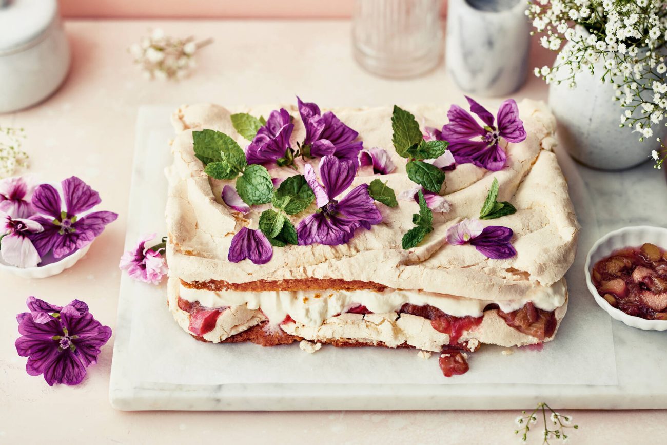 Raparperi-britakakku