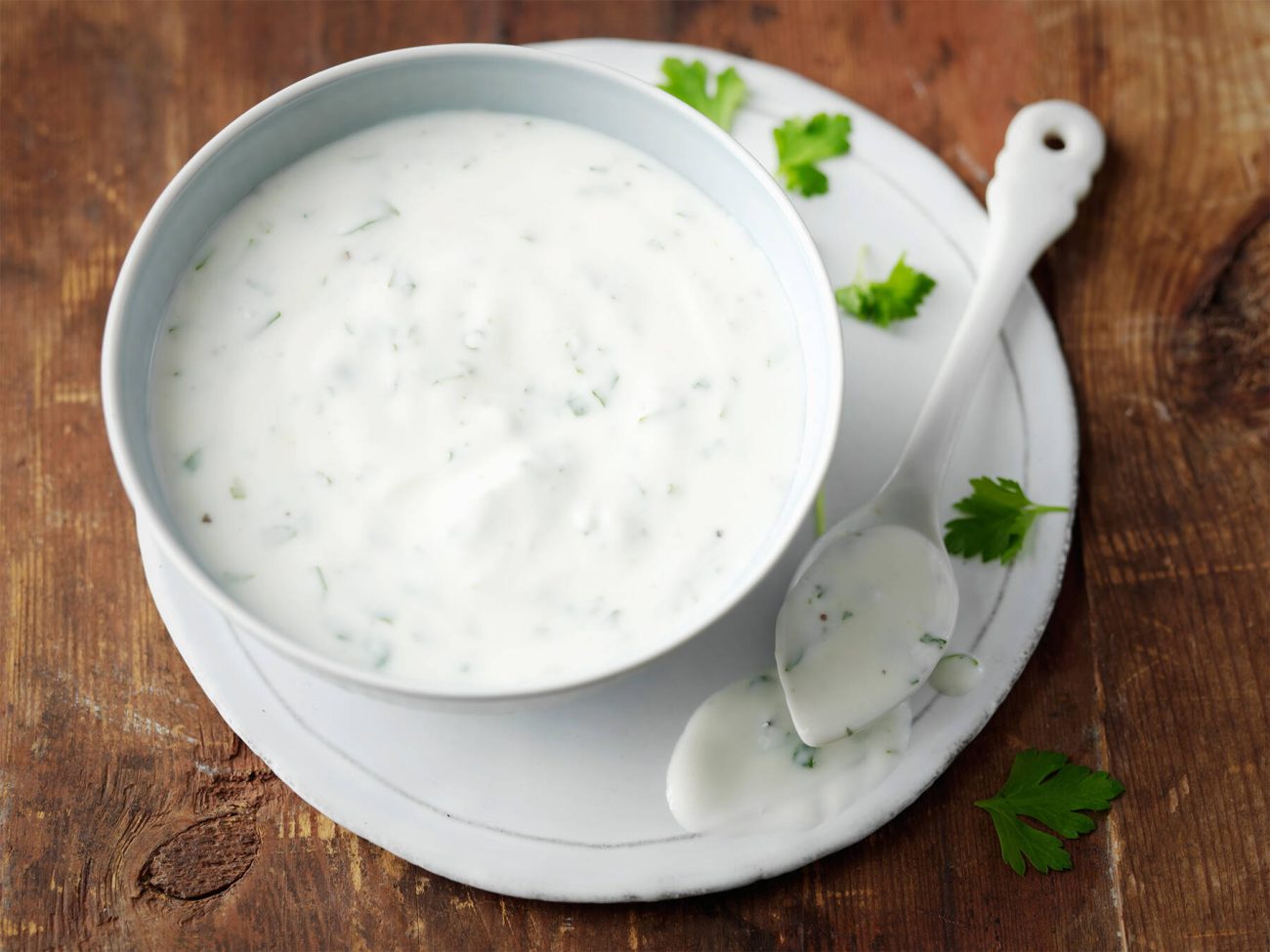 Jogurttikastike salaatille