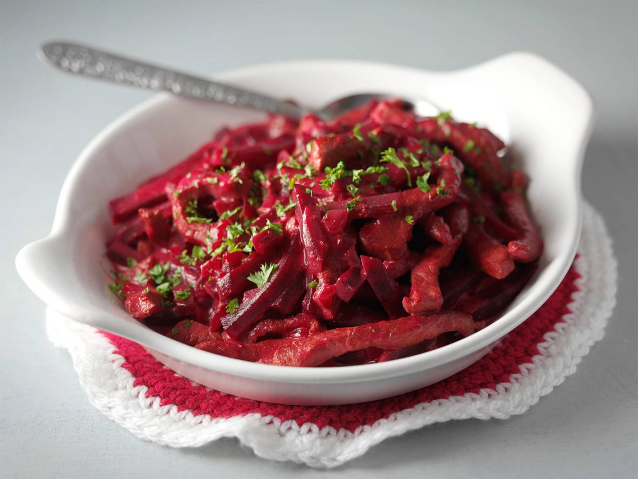 Punajuuri-possukastike