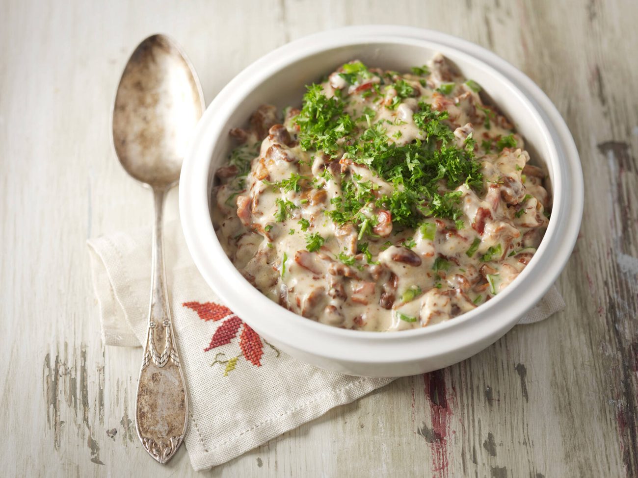 Kantarelli-pekonimuhennos