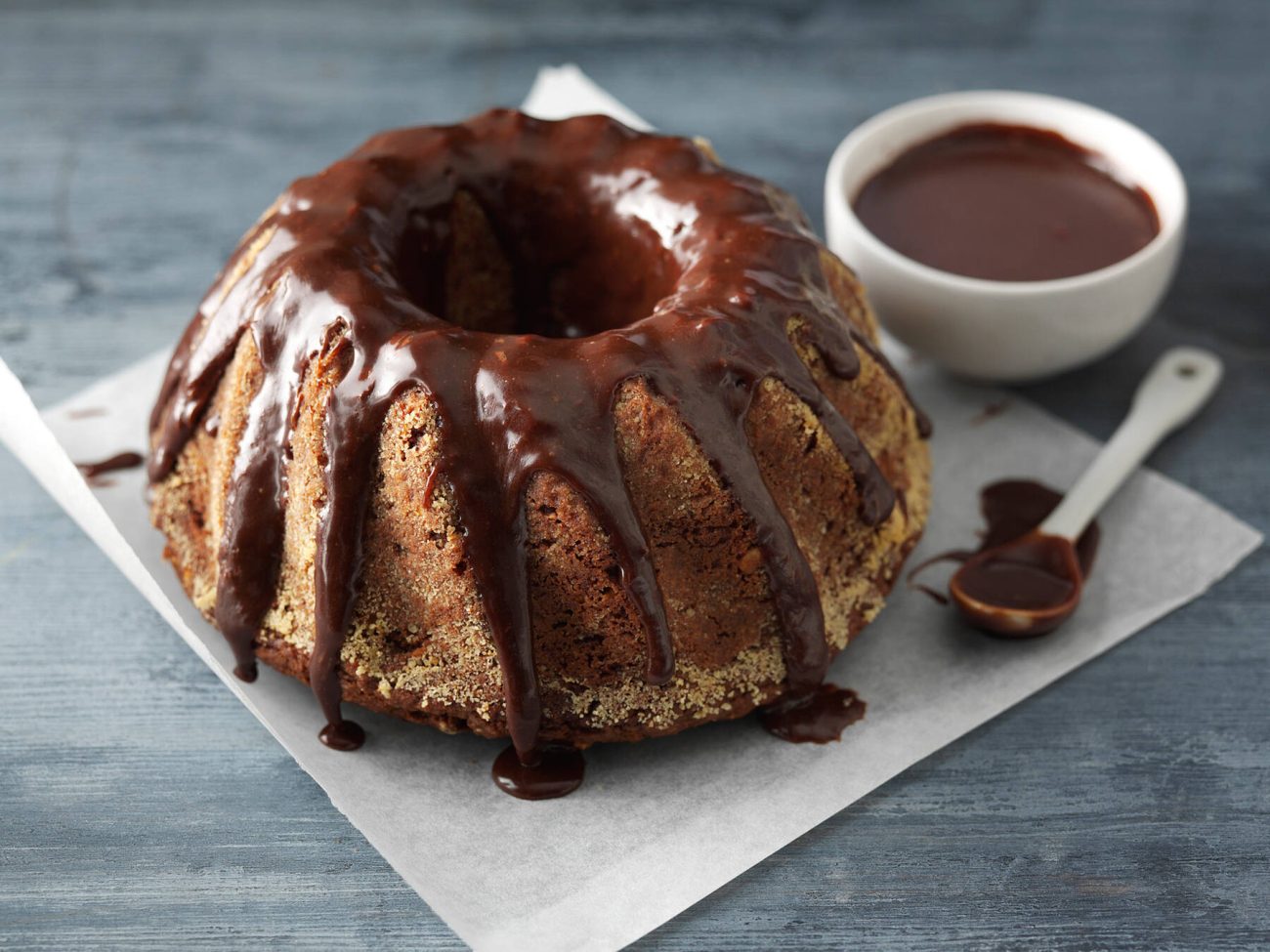 Suklaa-pähkinäkakku