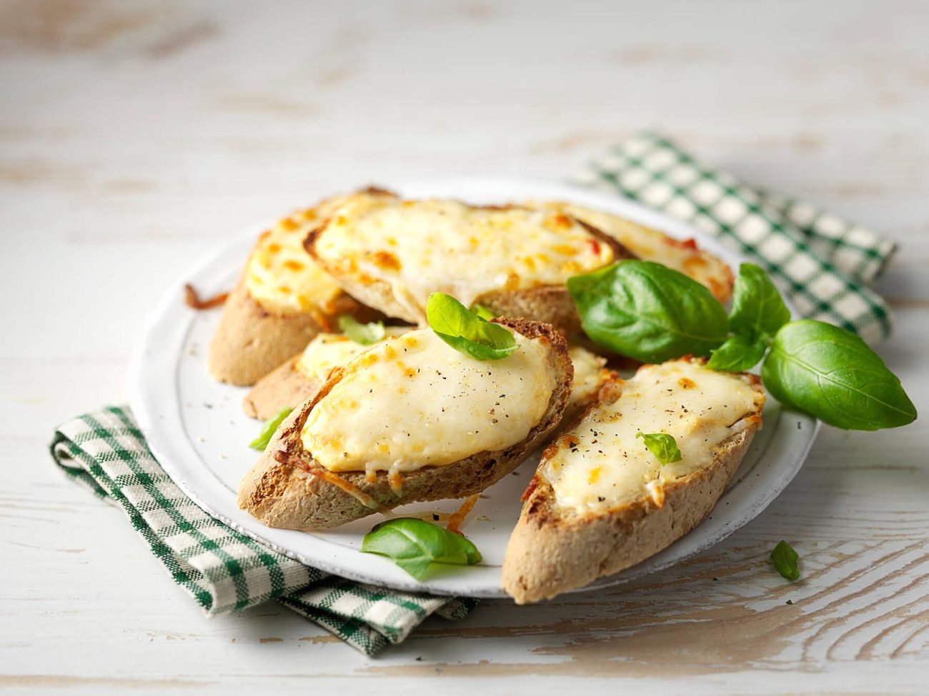 Kahden juuston crostinit