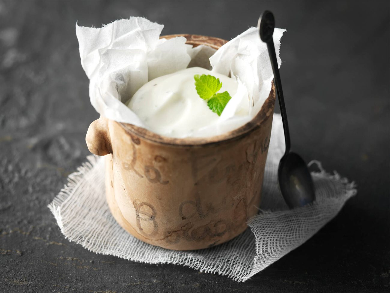 Sitruunainen jogurtti-kermakastike