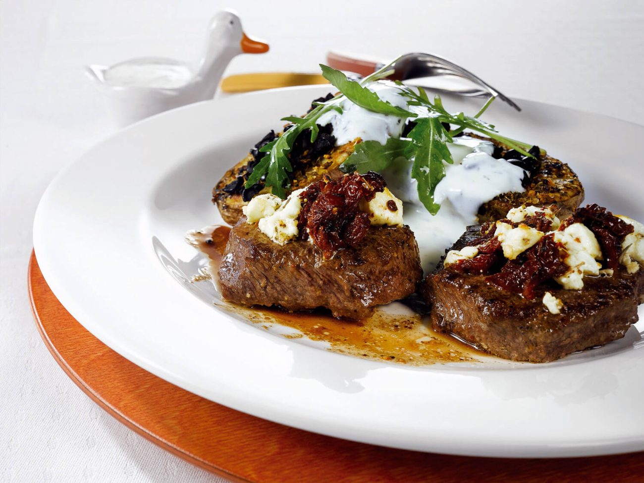 Tomaattigratinoidut lampaanfileepihvit