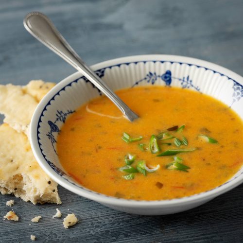 Tomaatti-sipulikeitto